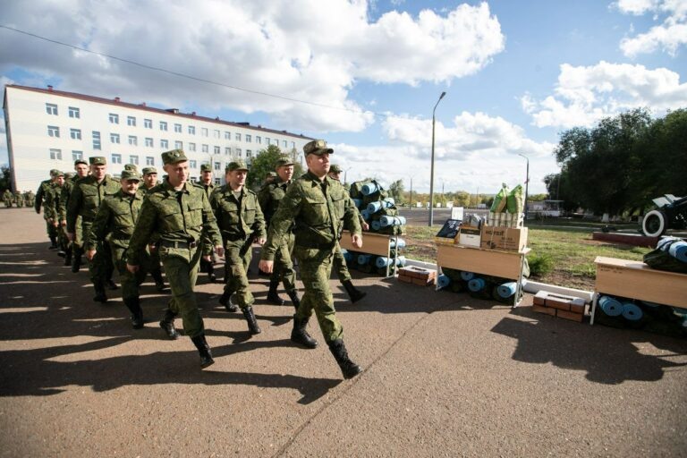    Денис Паслер подписал постановление о выплате 50 тысяч рублей мобилизованным оренбуржцам Андрей Севостьянов