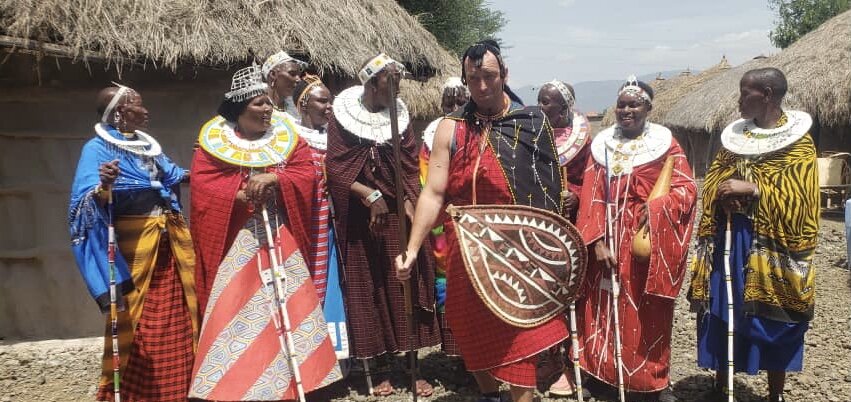 Мзунгу экспедишн. Мзунгу западная индонезия. Мзунгу. Пигмеи. Мзунгу путешественник.