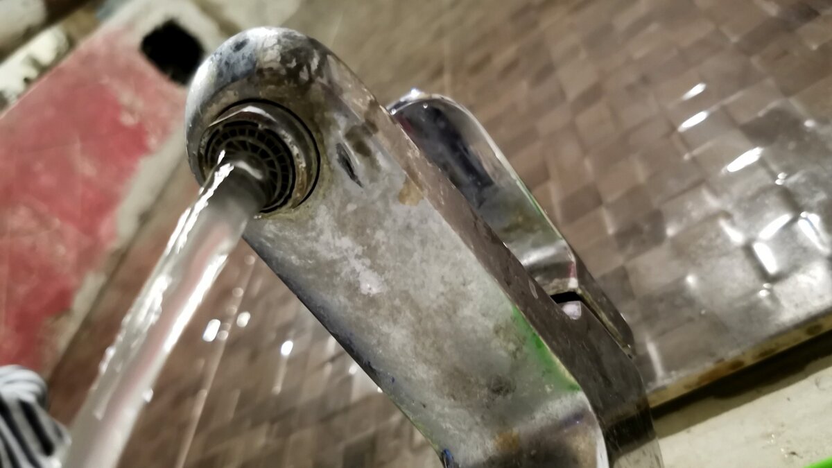     В Ростове-на-Дону в этом году горожане намного чаще жаловались на отсутствие горячей воды по сравнению с минувшим годом, прозвучало на заседании Думы.