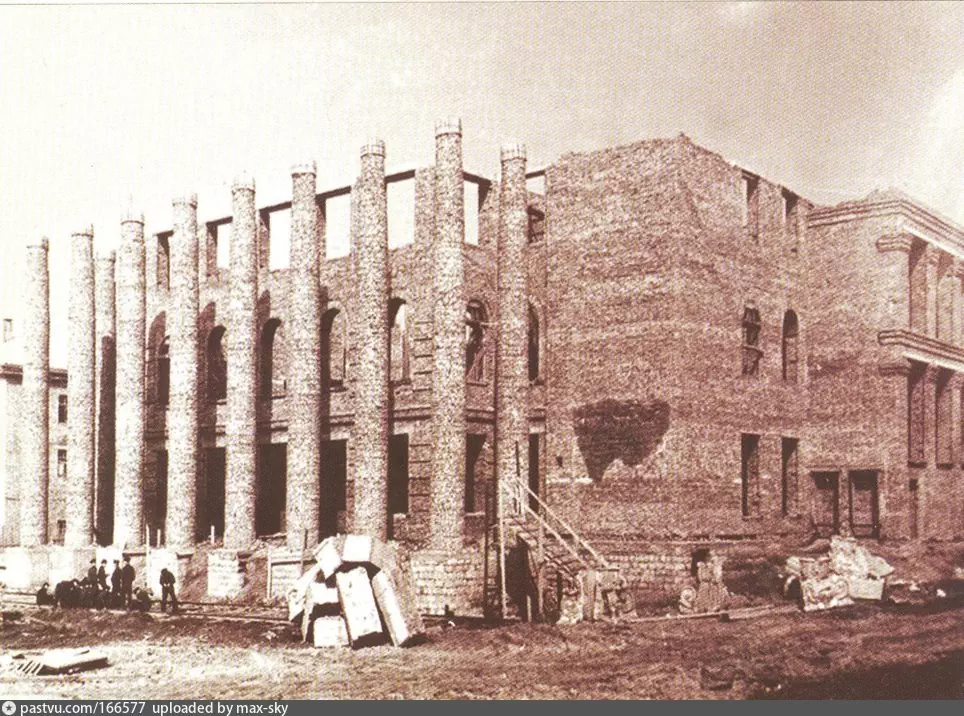 Доброго дня, дорогие товарищи и сограждане. Сегодня вас ждет новая подборка фотографий, сделанных в СССР, а так же мои воспоминания о тех далеких, но таких близких сердцу событиях.-8