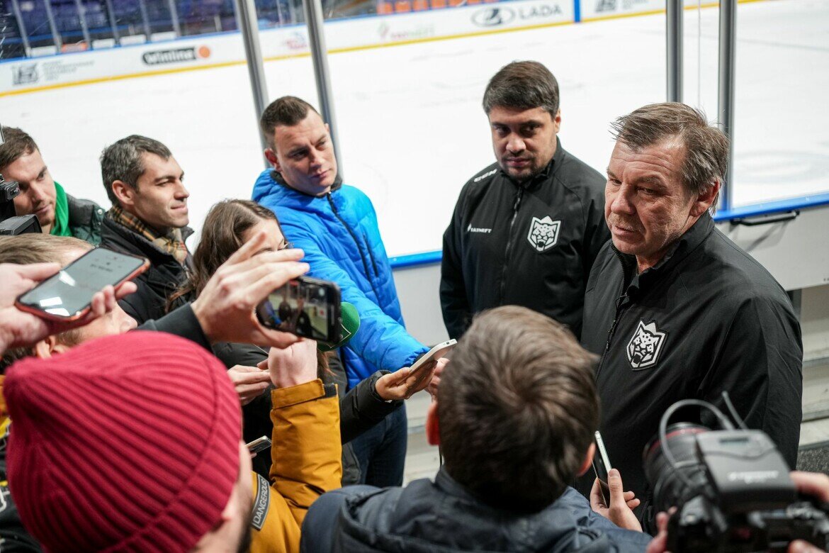 ​Журналисты узнали о возможности задать наболевшие вопросы Олегу Знарку и Марату Валиуллину буквально за пару часов до мероприятия. Фото: ak-bars.ru