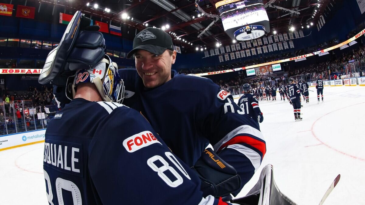    Хоккеисты "Металлурга" после матча КХЛ© пресс-служба ХК "Металлург"