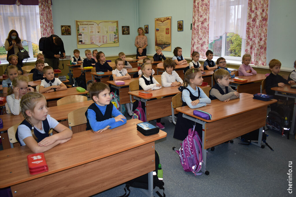    Сейчас на уроки во второй половине дня ходят 10 247 школьников.