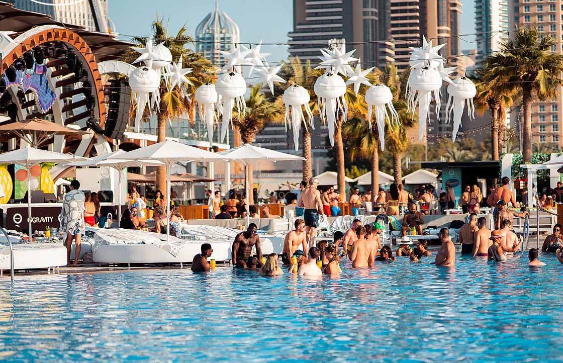 Оаэ купаться в январе. Вайт Бич Дубай. Zero Gravity Beach Club Dubai. Клуб Zero Gravity Дубай. Клуб Zero Gravity Дубай пляжный.