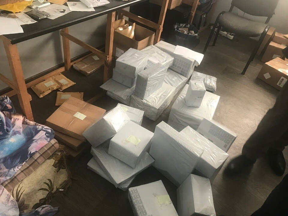     В коробках содержались комплектующие военного назначения. Фото: пресс-служба Южной оперативной таможни.