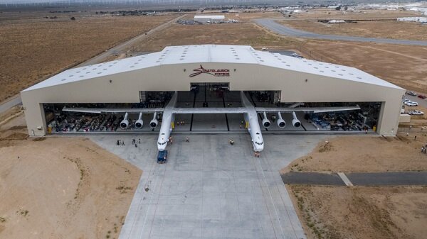 гараж для самолет Stratolaunch