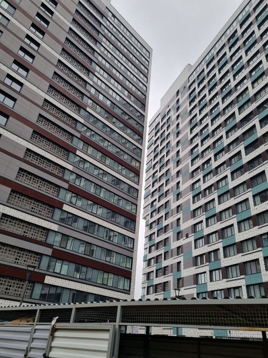 Два корупа ЖК «Лица». Фото: Иван Бахреньков