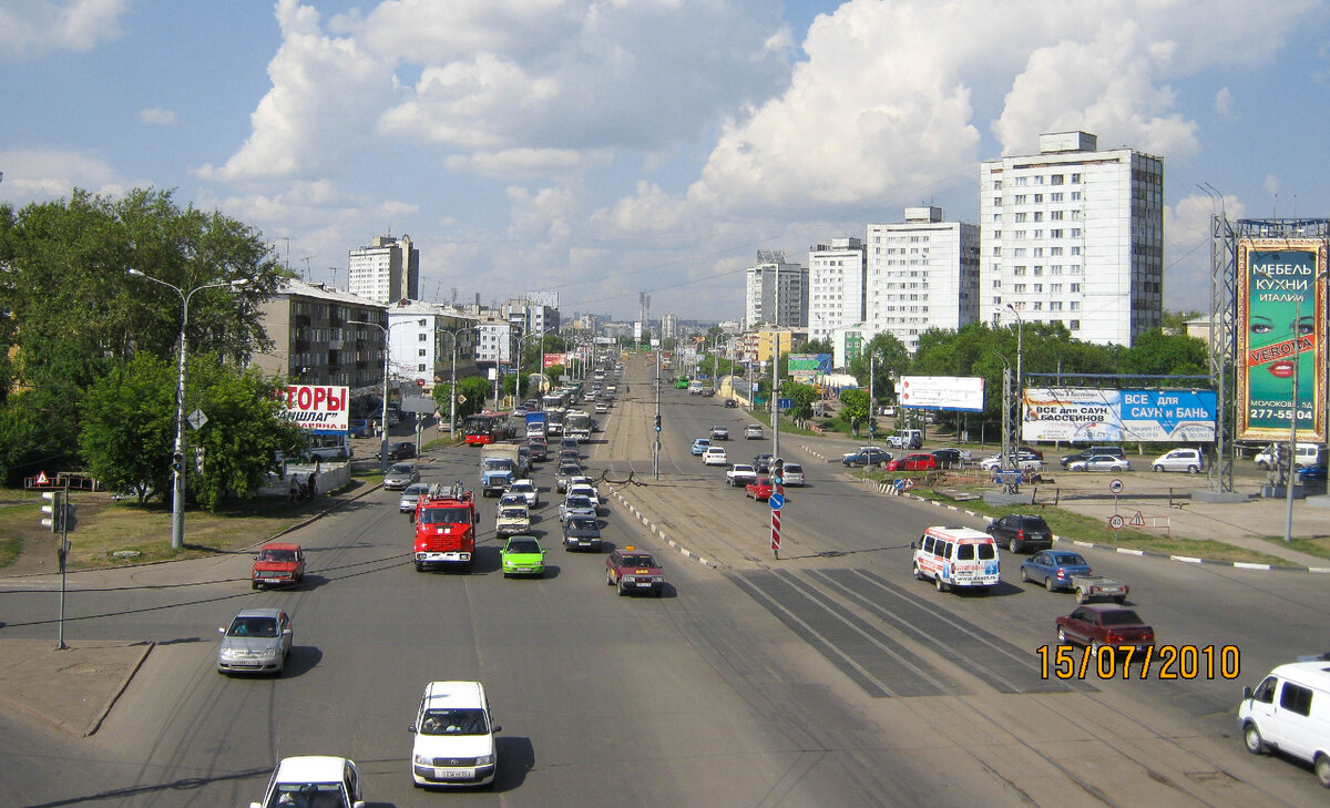 ул. Матросова, г. Красноярск. Из личного архива, снимал на "мыльницу". Июль 2010 года