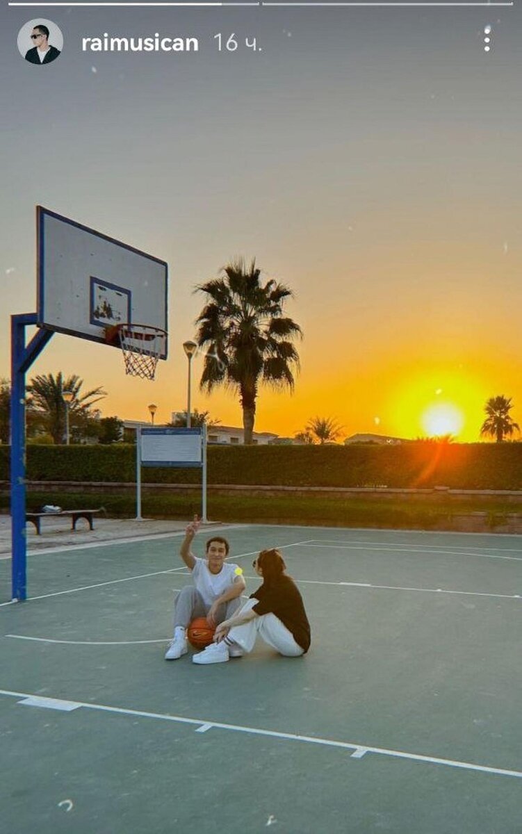    Ерке Есмахан и Raim:instagram.com/raimusican