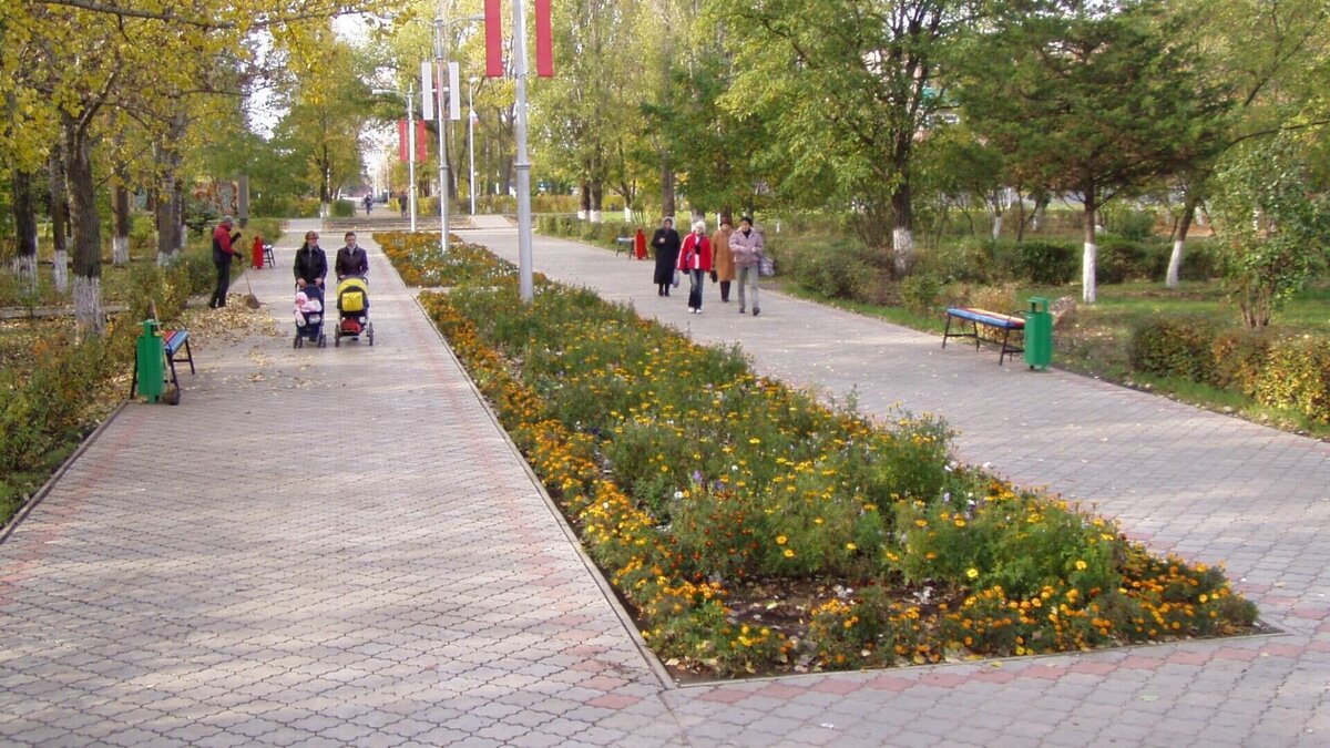     Сегодня стало известно об отставке мэра Котово Сергея Лесниченко, чиновник сам досрочно снял с себя полномочия. Жители города восприняли эту новость с радостью, припомнив ему в соцсетях все его промахи.