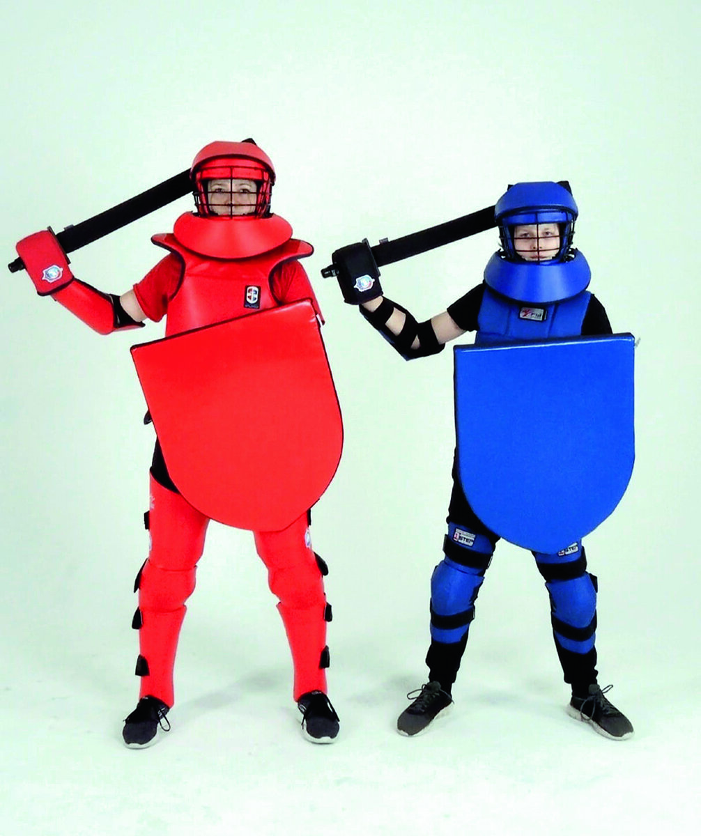 В очертаниях современного доспеха легко разглядеть черты доспеха традиционного