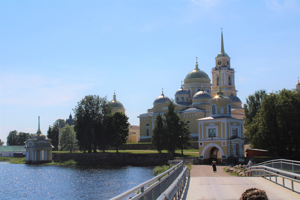 Нило Столобенская пустынь на озере Селигер