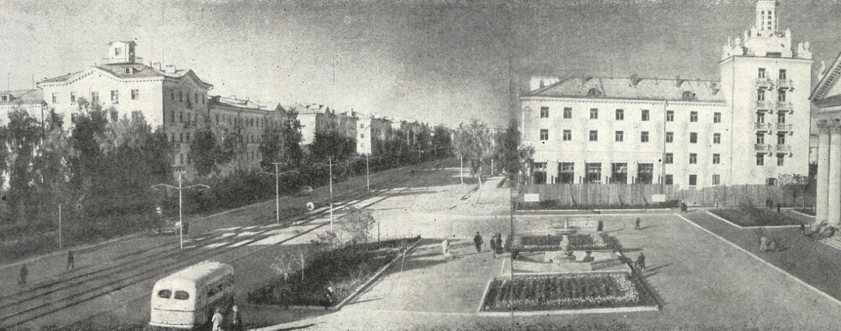 Новосибирск. Площадь у дома культуры в районе Красной горки / «Жилищное строительство», № 6, 1958
