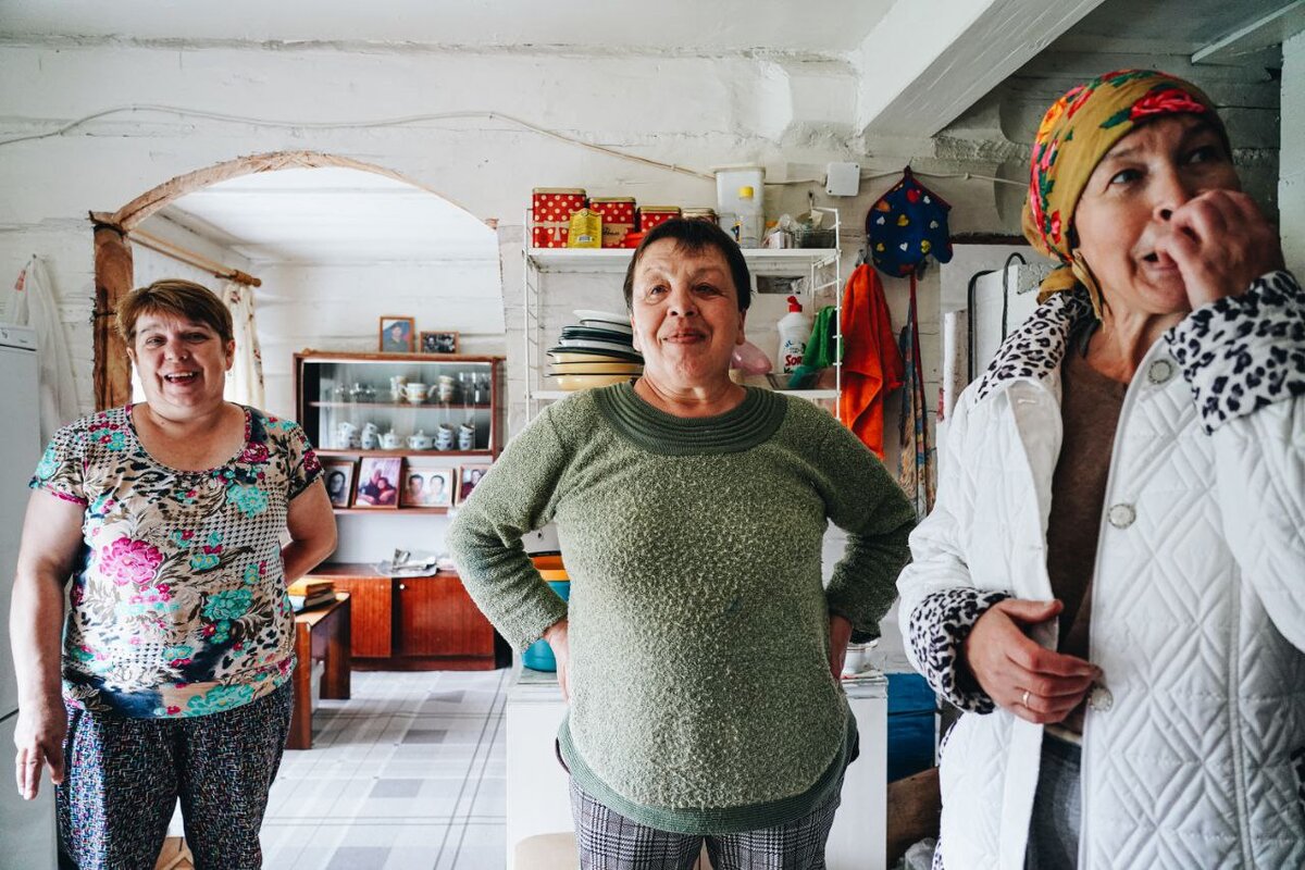 В гостях у местных бабушек в с. Керчомъя