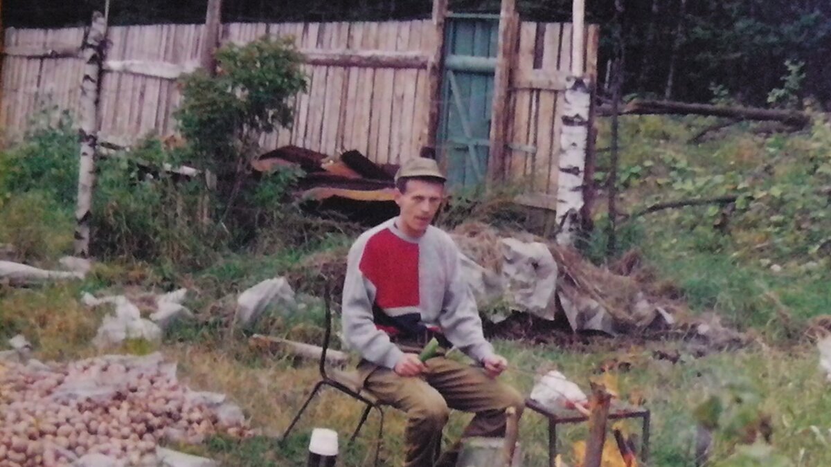 К тому времени у соседа уже был такой забор)