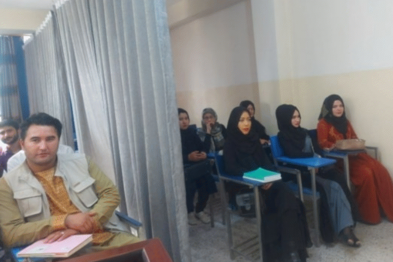 Талибы ввели раздельную учёбу в школах Афганистана.