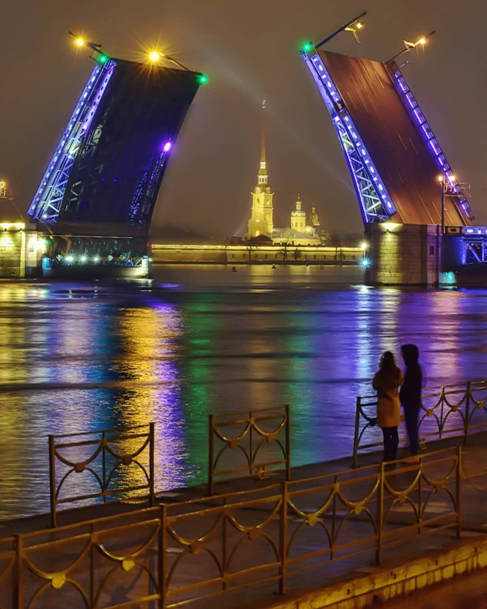 Санкт петербургский мост. Дворцовый мост Питер. Дворцовый мост в Санкт-Петербурге развод. Разводной мост в Питере. Дворцовый разводной мост.