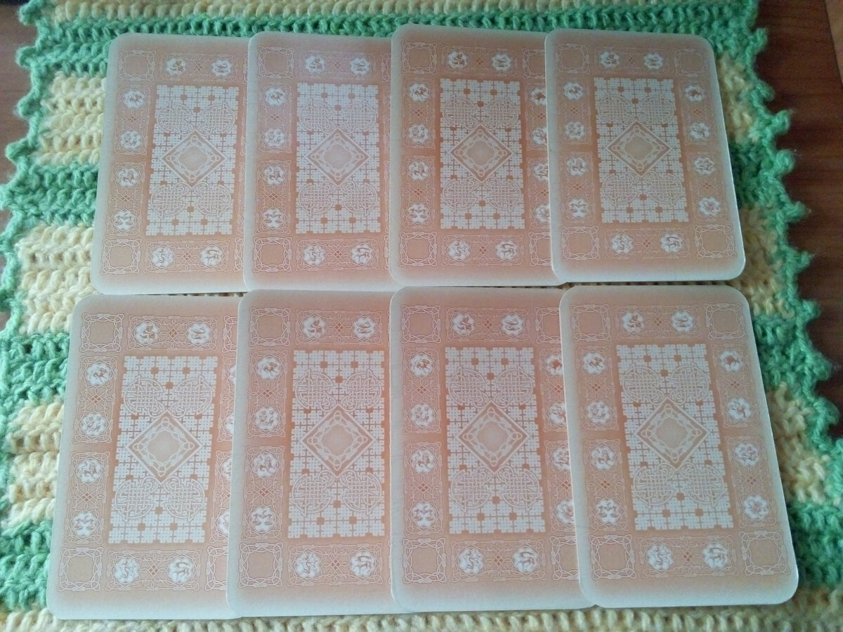 Восемь закрытых вариантов прогноза. Выбирайте свой слева-направо: верхний ряд-позиции 1-4, нижний ряд-позиции 5-8. Фото автора