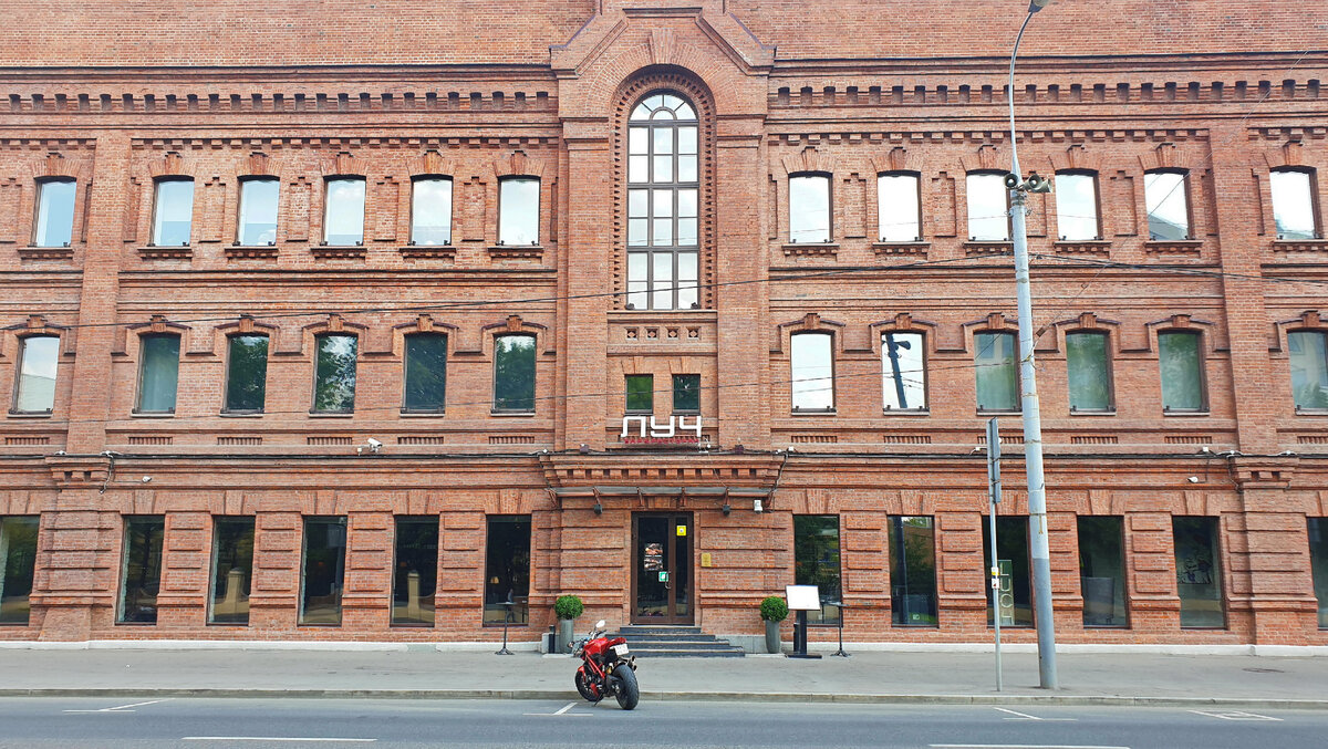 Мимо не пройдёшь...