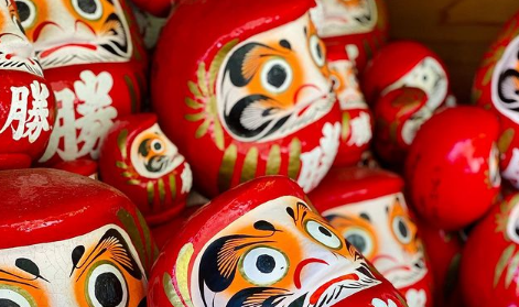 Дарума – кукла-неваляшка.