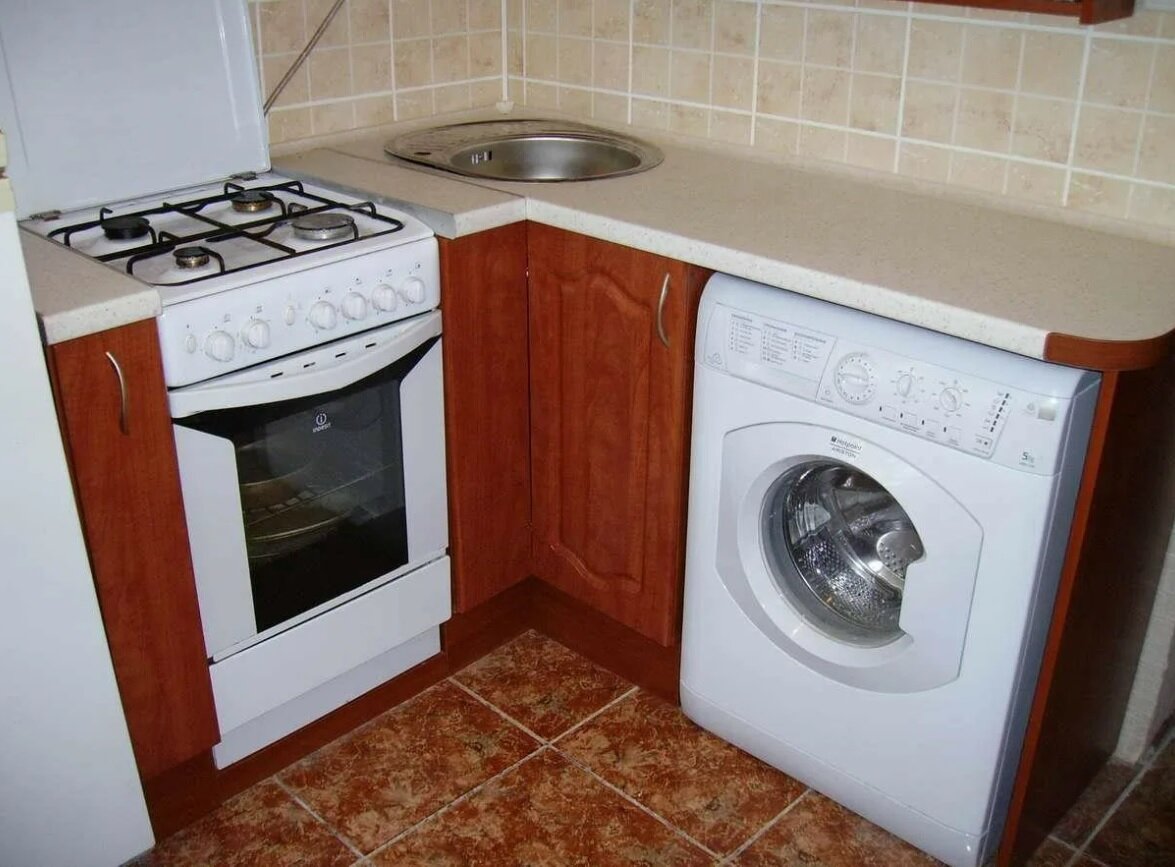 Вариант, как можно разместить стиральную машину на кухне (фото найдено в интернете)