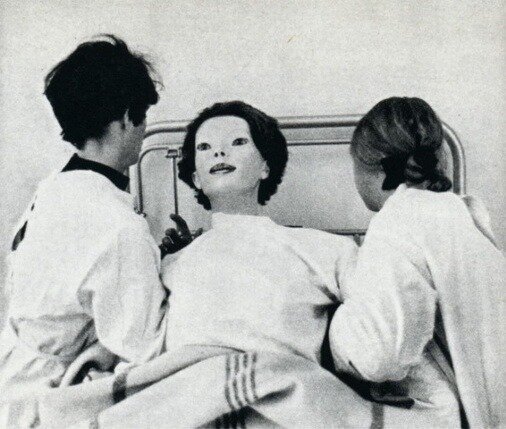 В июне 1972 года в больницу Седарс-Синай появилась женщина в белом, залитом кровью халате.