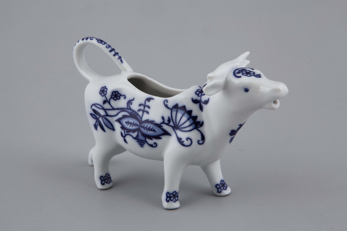 Сливочник "Корова" ( Фото: https://russki-dom.ru/sliwochnik-korova-sinie-gjel-700ml-6496)