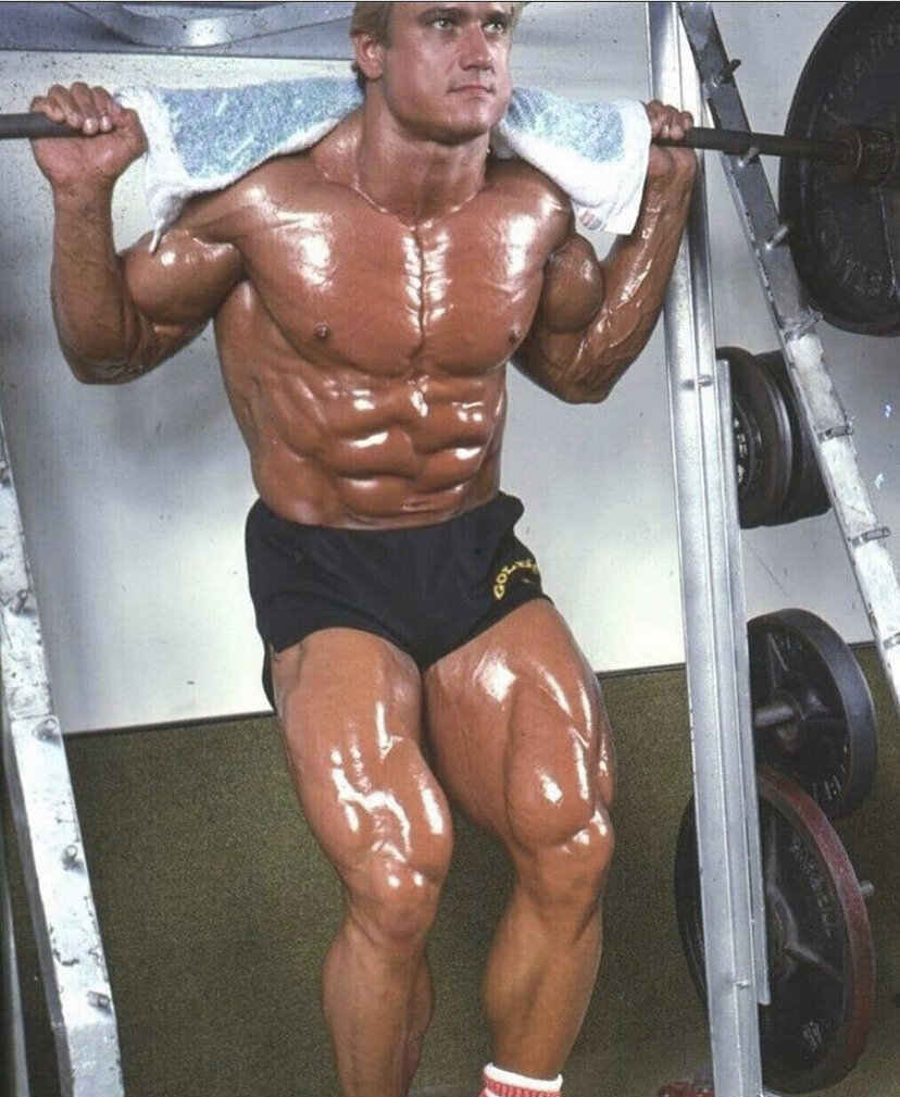 Хочешь большие ноги? Приседай!