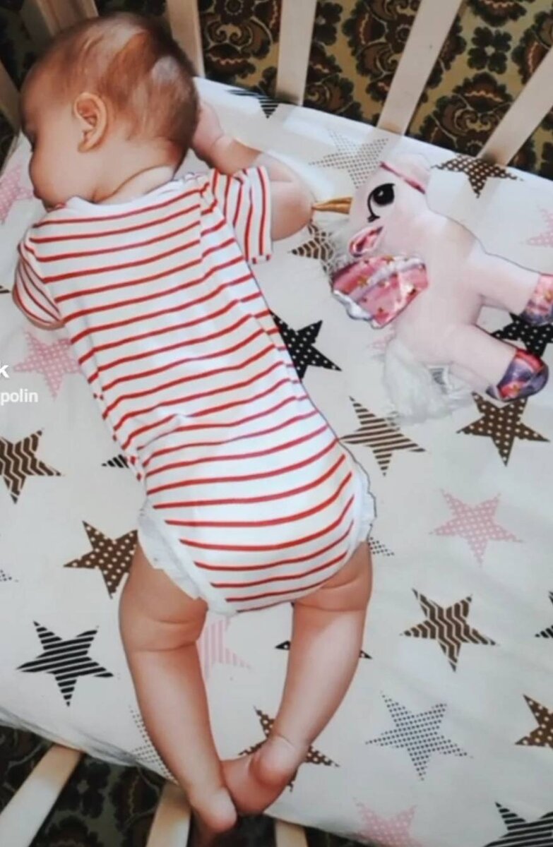 И это старое. Надо наделать свежих фото спящего ребёнка:)