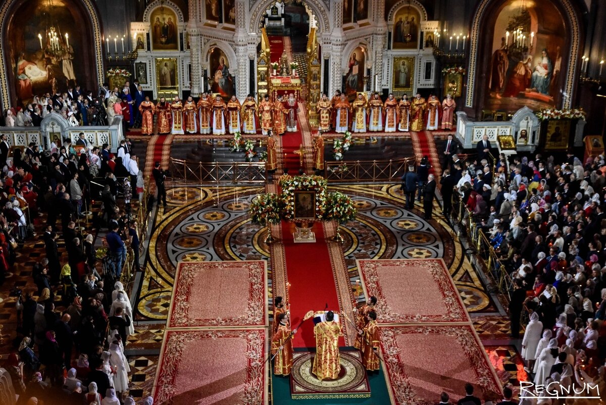 прямая трансляция литургии из храма. служба в православном храме. апрель 2020 литургии храм христа спасителя. трансляция службы из храма сегодня христа. патриарх на службе в храме христа спасителя.