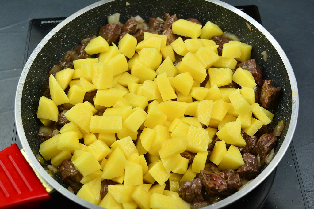 Тушеная картошка с мясом (покажу 3 простых приема, чтобы сделать ее очень вкусной)