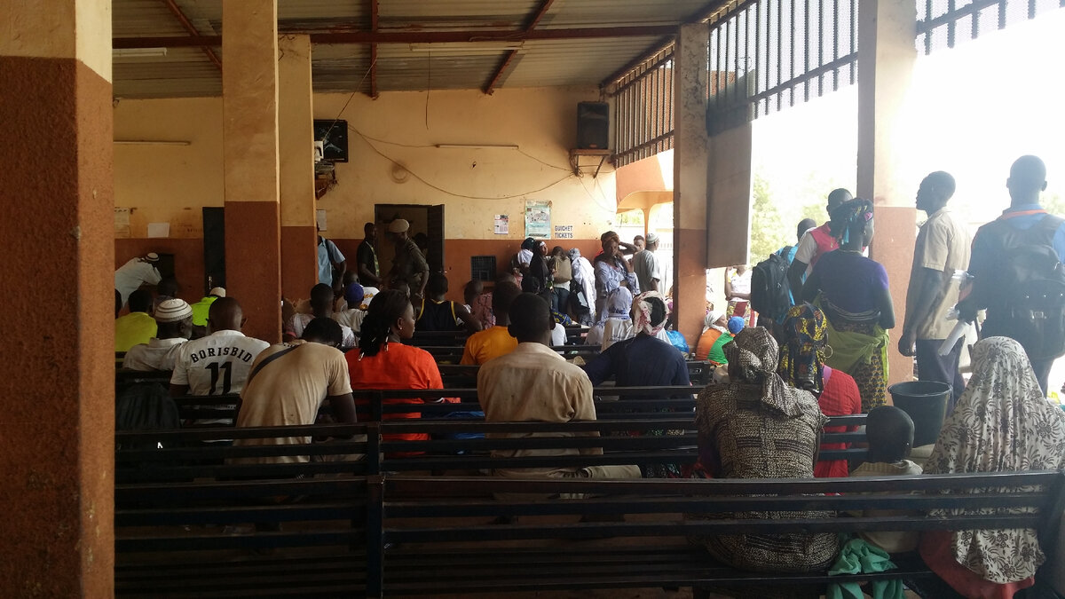 Автостанция, г.Уаигуйя, Буркина-Фасо, 30.05.2017. 