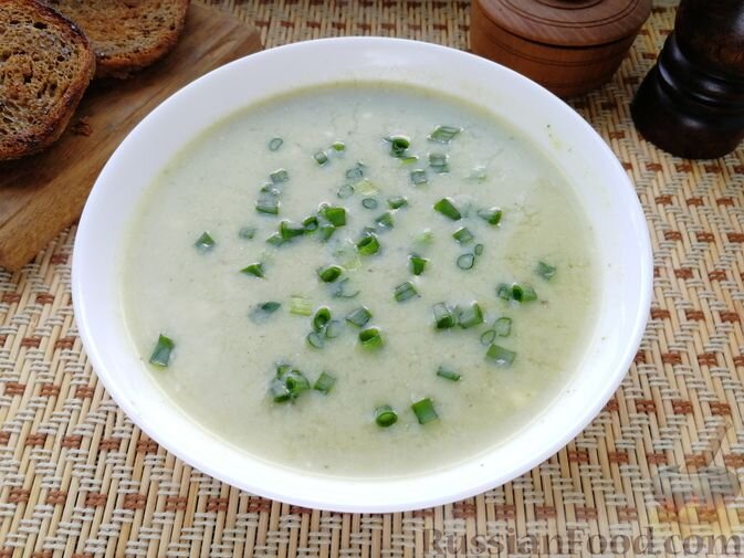 капуста брокколи, картофель, сыр плавленый, лук репчатый, чеснок, перец чёрный молотый, соль, масло растительное, сок лимона, лук зелёный, вода