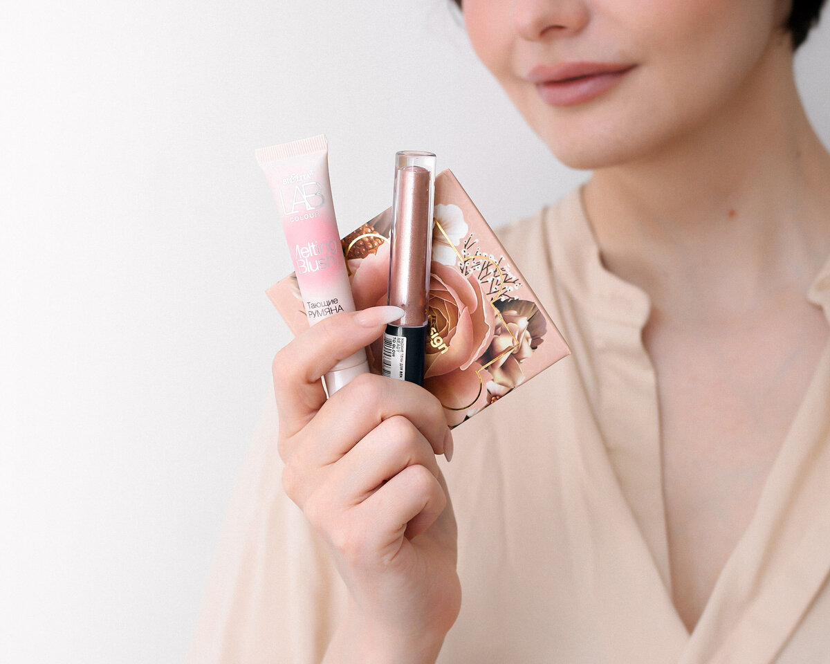 Меня зовут Таня, добро пожаловать в мой блог! Я верю, что красота спасёт мир, и с удовольствием о ней рассказываю. Подписывайтесь на канал и заходите чаще :)