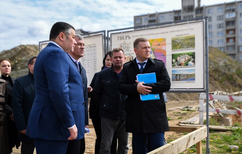 В Твери губернатор посетил стройку ДОКБ
