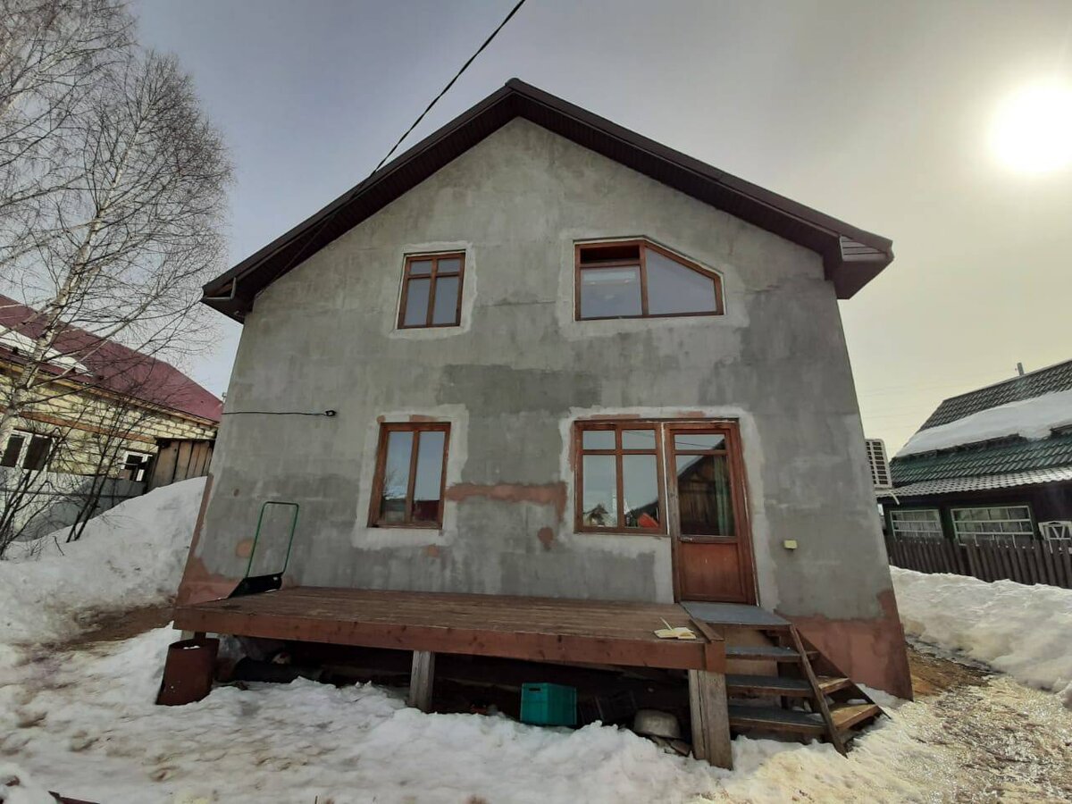 Напыляемое пробковое покрытие – уникальный материал, который соединил в себе самые лучшие характеристики лучших строительных материалов: 
НЕ БОИТСЯ ГРИБКА И РЕЗКОГО ИЗМЕНЕНИЯ ТЕМПЕРАТУРЫ
НЕ ИЗМЕНЯЕТСЯ ПОД ВОЗДЕЙСТВИЕМ СОЛНЕЧНЫХ ЛУЧЕЙ
ЯВЛЯЕТСЯ ОТЛИЧНЫМ -ЗВУКО, -ГИДРО И ТЕПЛОИЗОЛЯТОРОМ
ГИПОАЛЛЕРГЕННЫЙ
ОБЛАДАЕТ ХОРОШИМ СЦЕПЛЕНИЕМ СО ВСЕМИ МАТЕРИАЛАМИ И МОЖЕТ НАНОСИТЬСЯ НА ЛЮБОЙ ТИП МАТЕРИАЛОВ И ПОВЕРХНОСТЕЙ
ПОВТОРЯЕТ ФОРМУ СТЕНЫ ИЛИ ПОЛА, ЧТО ПОМОГАЕТ ИЗБЕЖАТЬ ПОЯВЛЕНИЯ «МОСТИКОВ ХОЛОДА», ПРИВОДЯЩИХ К УВЕЛИЧЕНИЮ ЗАТРАТ НА ОТОПЛЕНИЕ
