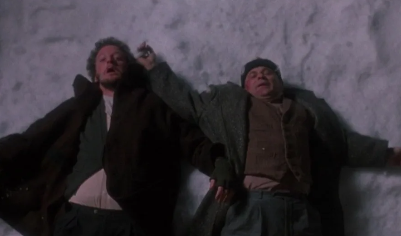 Мне кажется, им гравитация кажется более чем сильной :) Кадр из Один дома