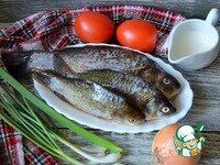     Приготовить продукты. Карасей почистить, выпотрошить.