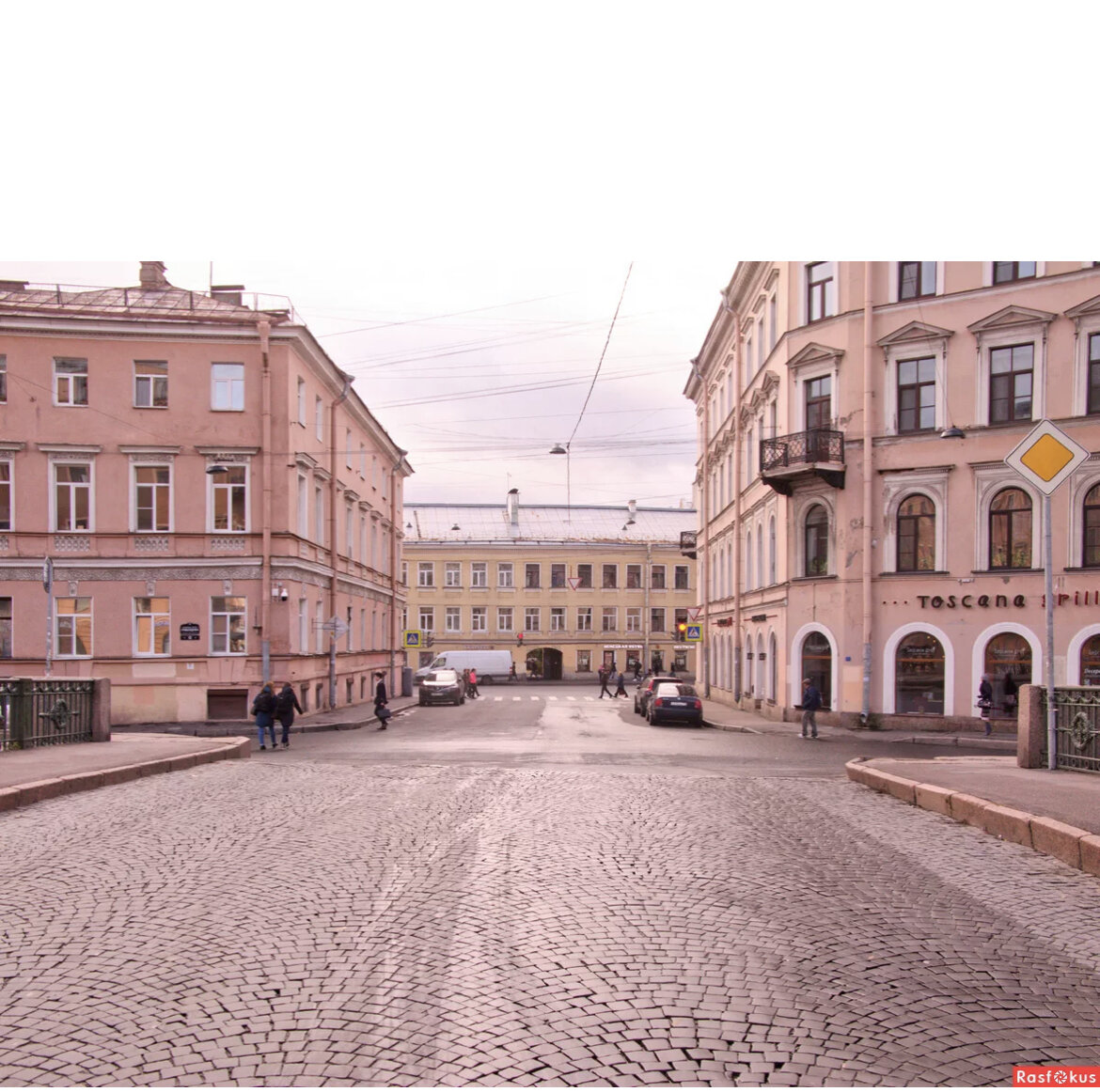 Самая короткая улица в санкт петербурге. Кокушкин переулок в Санкт-Петербурге. Санкт Петербург Кокушкин мост улица. Кокошкин переулоку Санкт-Петербург. Садовая улица Кокушкин переулок.