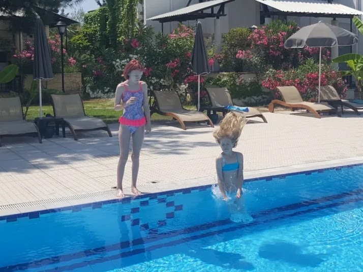 Вода цвета медного купороса