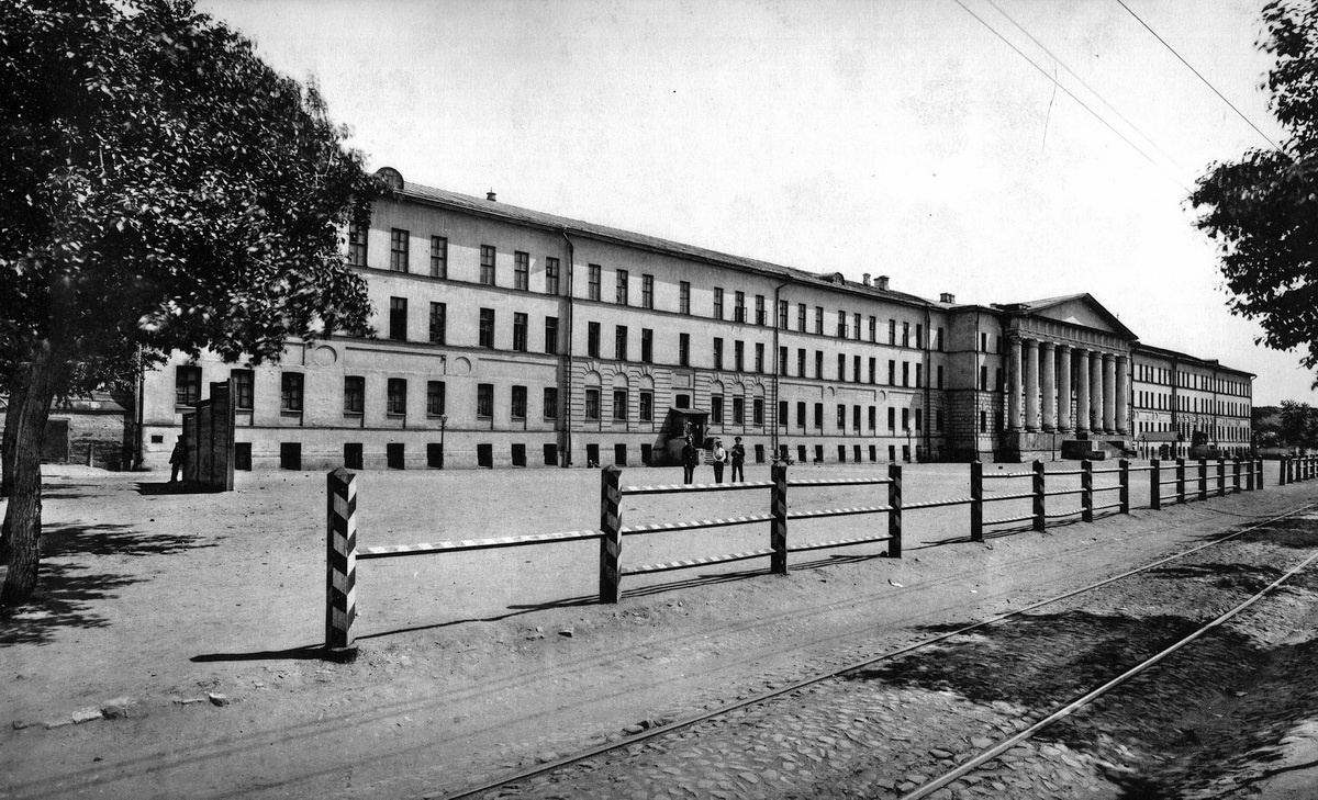 Фото казарм 1903 года.