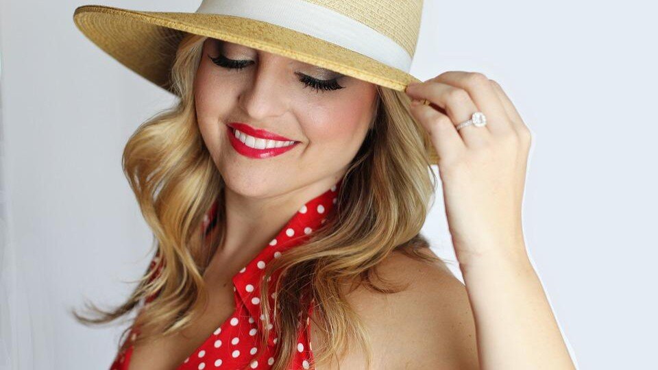 Выбирать стоит оттенок на два тона светлее природного, избегая желтизны. Фото: pixabay.com