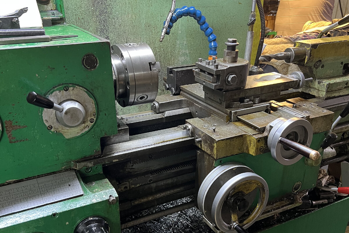 Токарный станок.