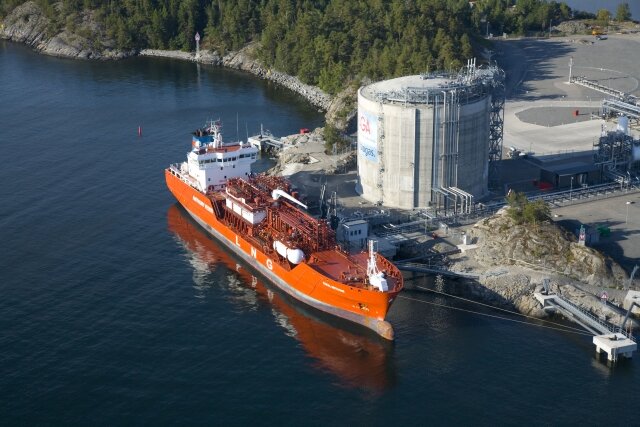    Терминал СПГ и газовоз (cc) Jan Arrhénborg