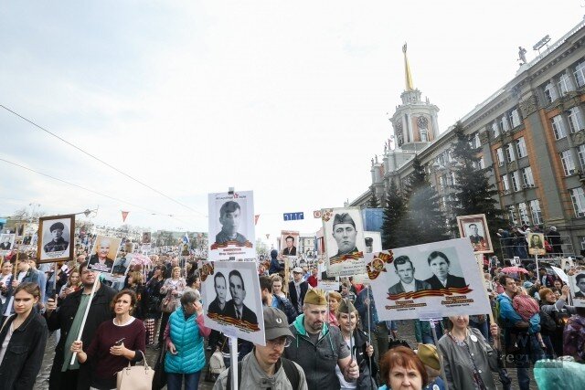    «Бессмертный полк» в Екатеринбурге Алексей Колчин © ИА REGNUM