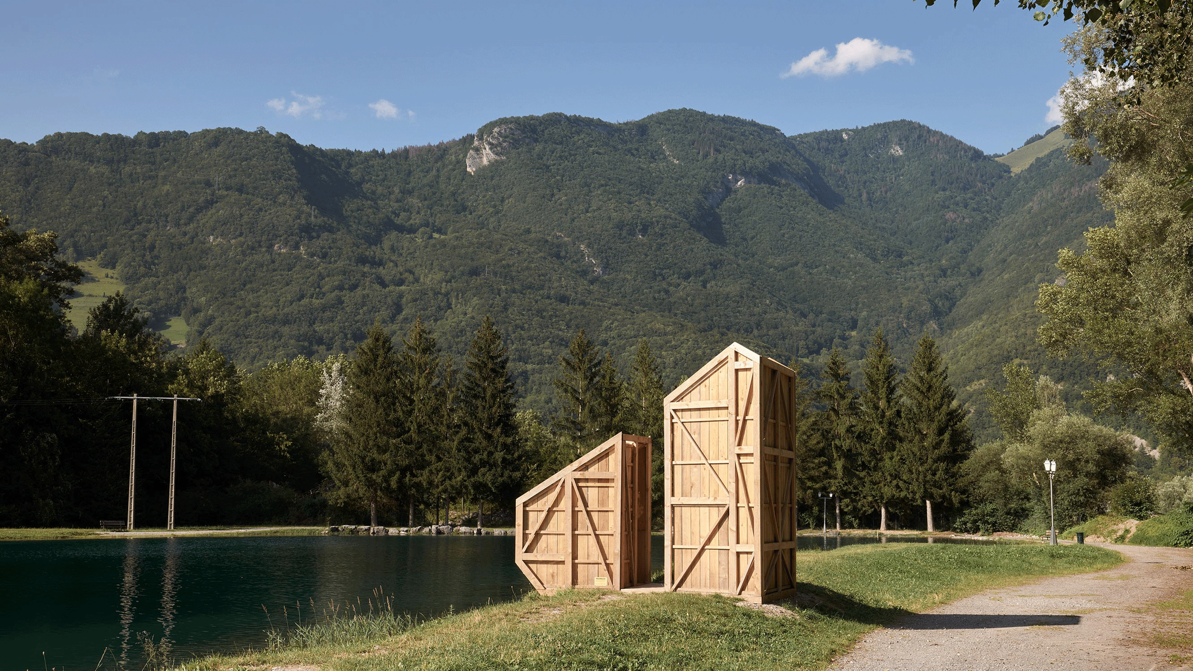 Источник изображения - https://static.dezeen.com/uploads/2021/09/david_foessel_cabins_festival_photographs_annecy_france_13_dezeen_2364_col_hero.gif