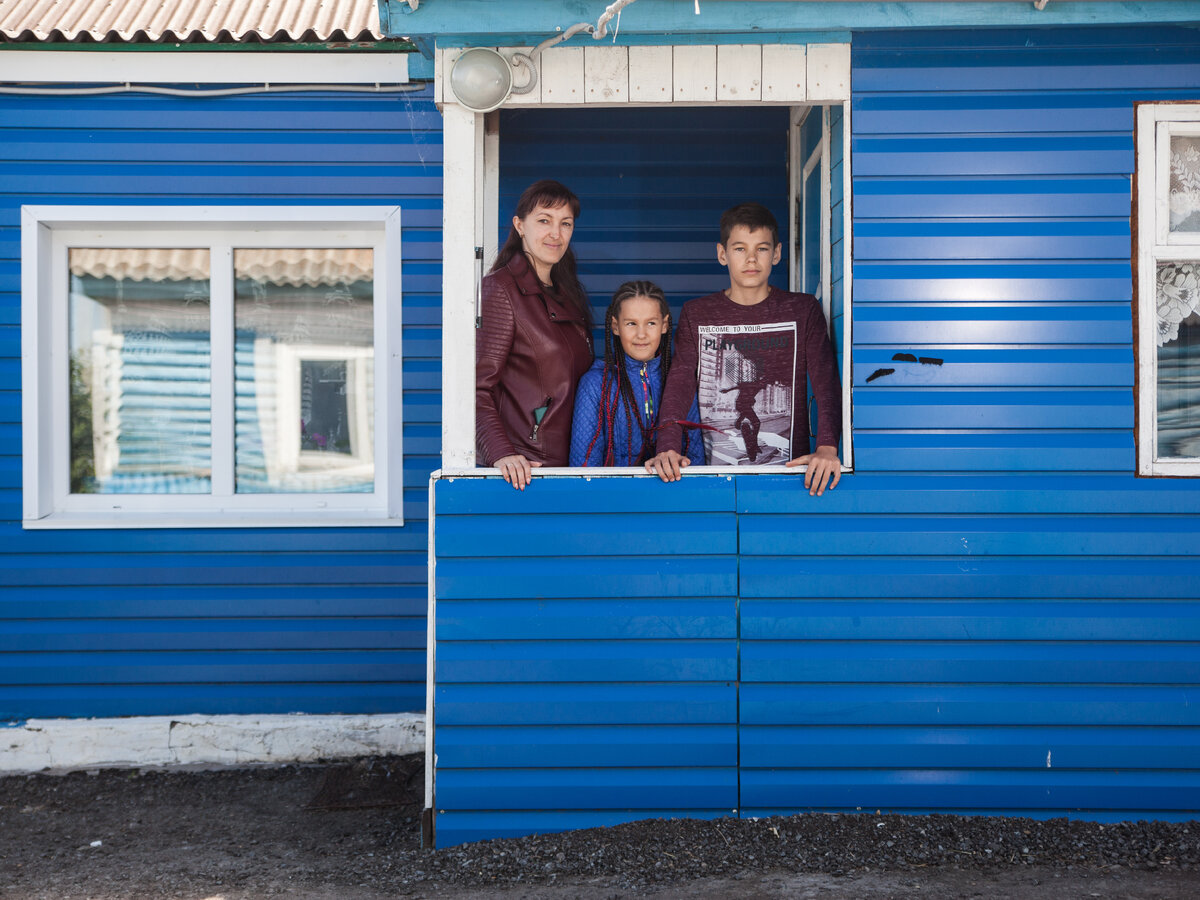 Фотограф: Федор Телков. Серия «Русские немцы». Село Александровка, Омская область, 2022

