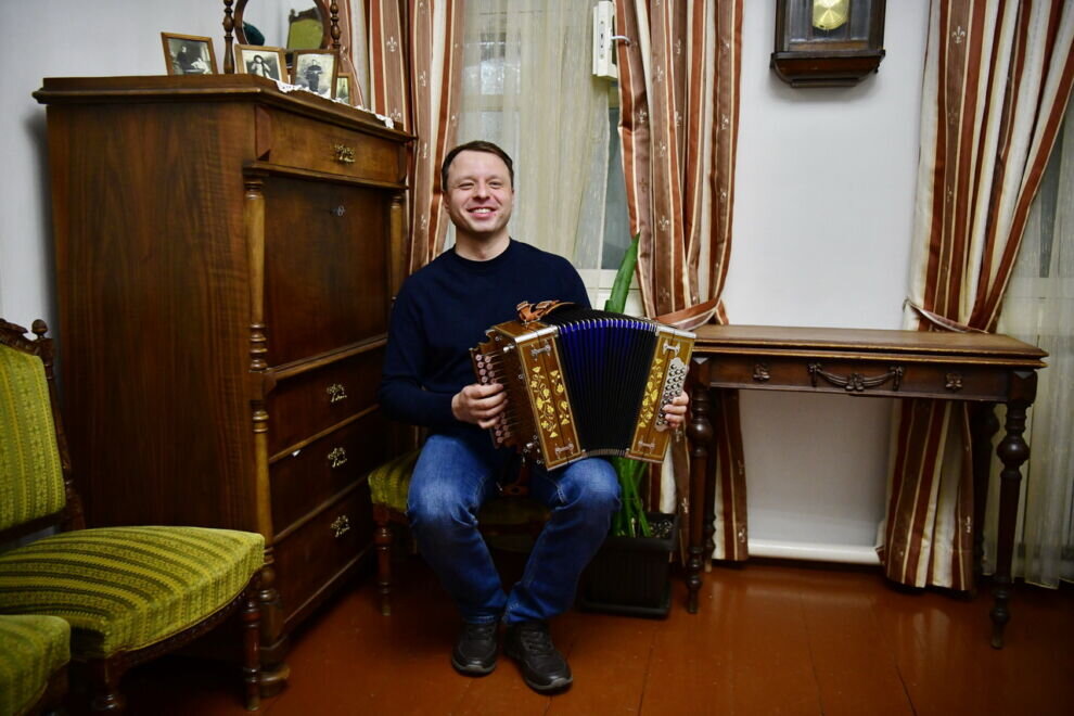    В Салехарде открылась выставка гармоней, зовущих в пляс