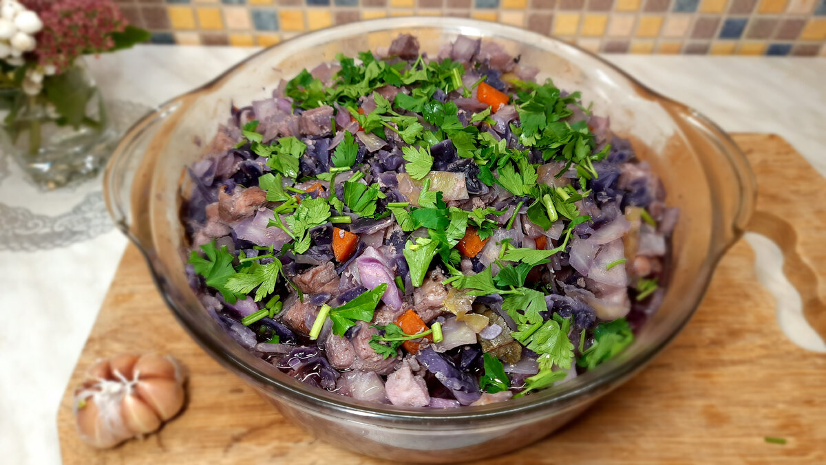 Краснокочанная капуста в несколько раз полезнее белокочанной.