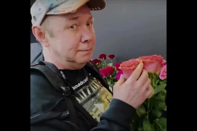    Кадр с Сергеем Кузнецовым из клипа «Вот и седая ночь» Фото: Кадр YouTube/ кадр из клипа